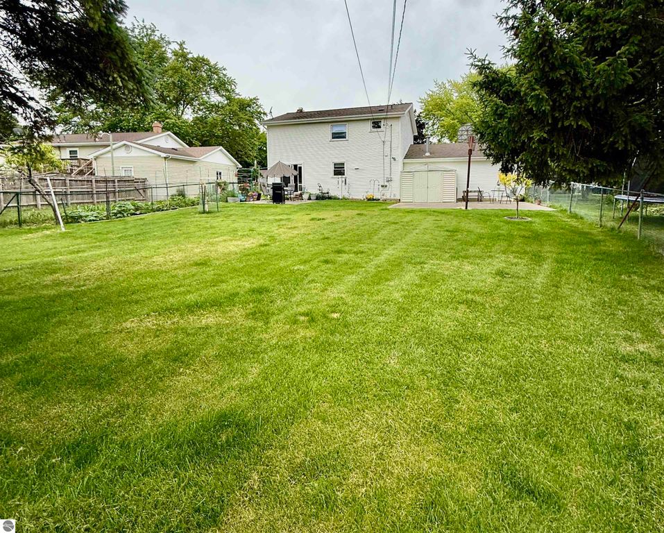 Image 7 of property listing at 311 Devon Drive, St Louis, MI 48880