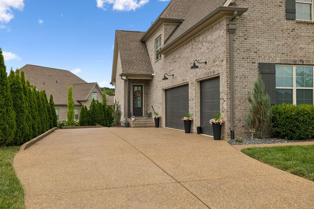 6028 Trout Ln, Spring Hill, TN 37174