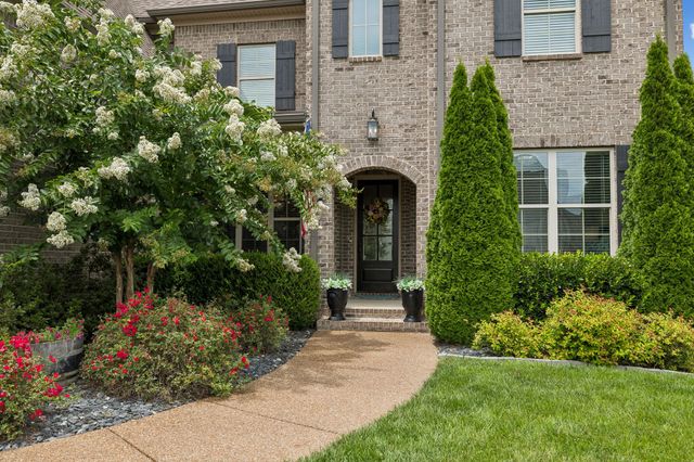 6028 Trout Ln, Spring Hill, TN 37174