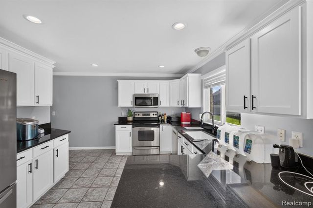 46821 Twin City Trail, Macomb, MI 48044