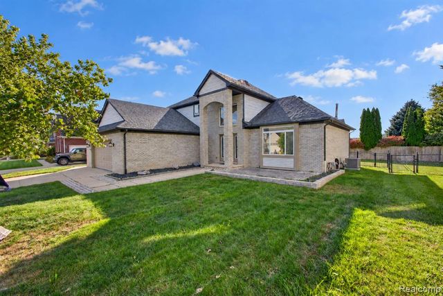 46821 Twin City Trail, Macomb, MI 48044