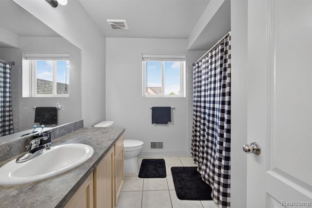 46821 Twin City Trail, Macomb, MI 48044