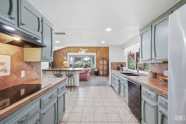 5904 Landfair Drive, Bakersfield, CA 93309
