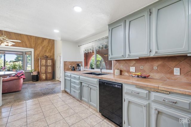 5904 Landfair Drive, Bakersfield, CA 93309