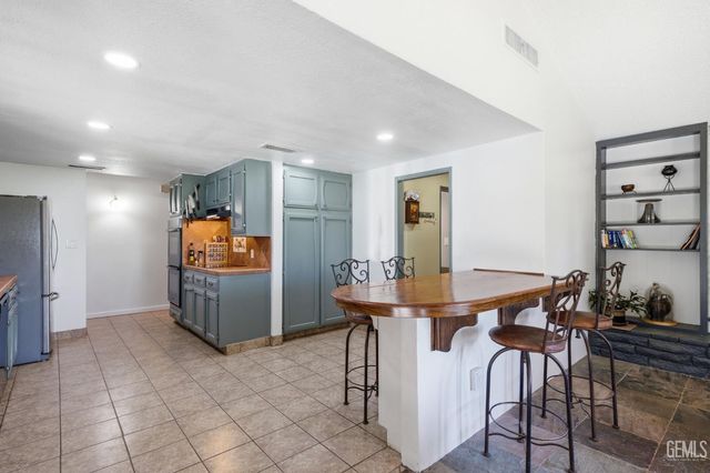 5904 Landfair Drive, Bakersfield, CA 93309