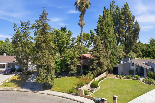 5904 Landfair Drive, Bakersfield, CA 93309