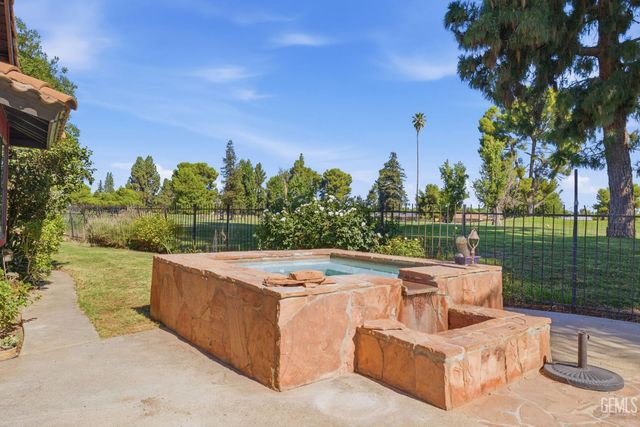 5904 Landfair Drive, Bakersfield, CA 93309