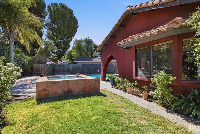 5904 Landfair Drive, Bakersfield, CA 93309