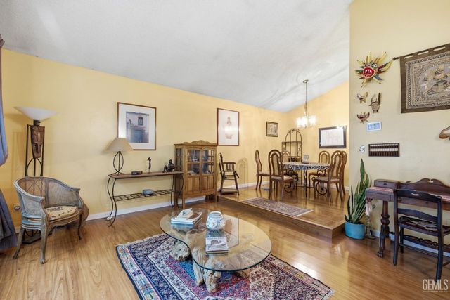5904 Landfair Drive, Bakersfield, CA 93309