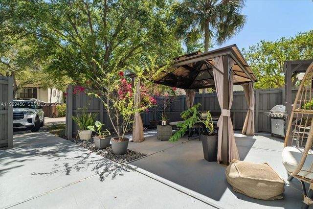 3627 Cocoplum Cir 34114, Coconut Creek, FL 33063