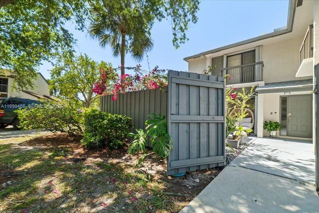 3627 Cocoplum Cir 34114, Coconut Creek, FL 33063