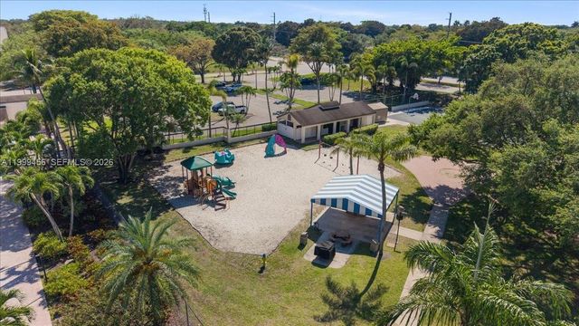 3627 Cocoplum Cir 34114, Coconut Creek, FL 33063