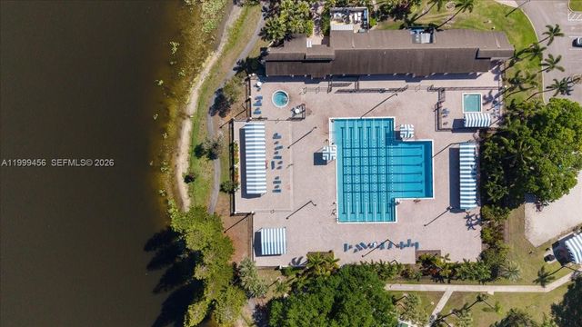 3627 Cocoplum Cir 34114, Coconut Creek, FL 33063