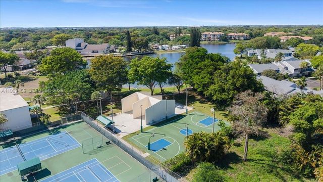 3627 Cocoplum Cir 34114, Coconut Creek, FL 33063