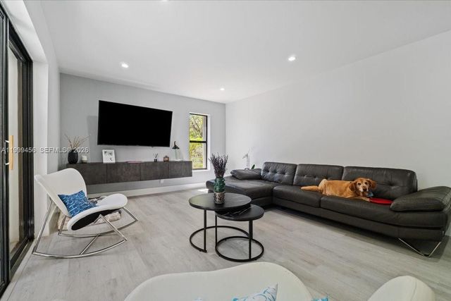 3627 Cocoplum Cir 34114, Coconut Creek, FL 33063