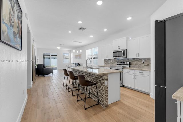 13225 SW 272nd St, Homestead, FL 33032