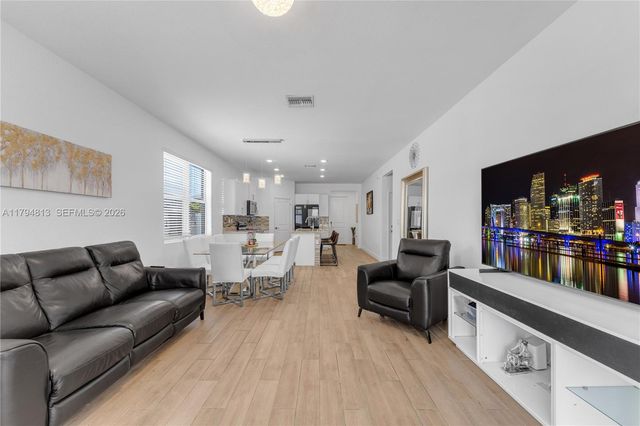 13225 SW 272nd St, Homestead, FL 33032