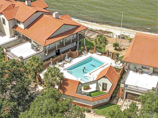 80 Baybridge Dr B, Gulf Breeze, FL 32561