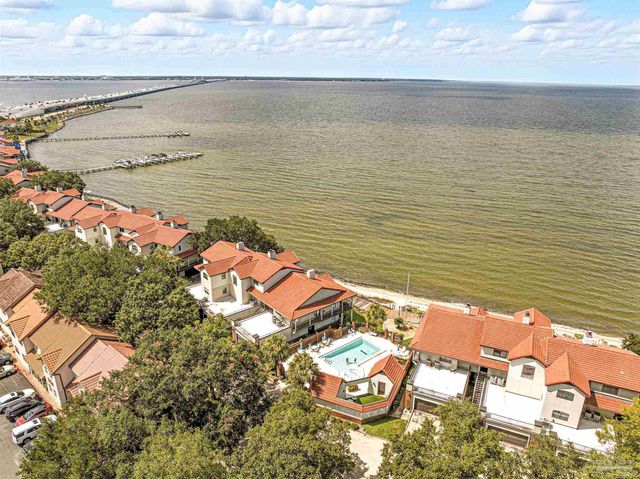 80 Baybridge Dr B, Gulf Breeze, FL 32561