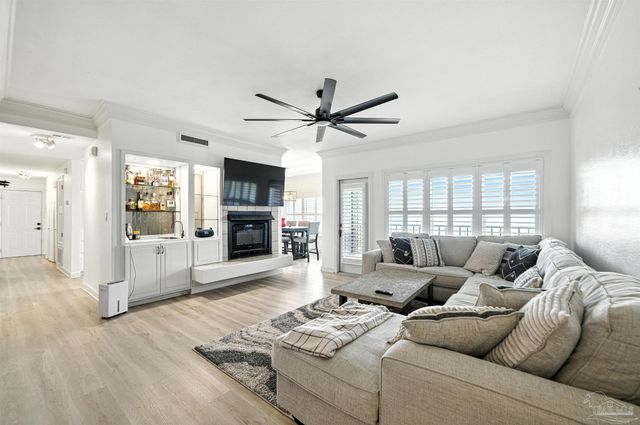 80 Baybridge Dr B, Gulf Breeze, FL 32561