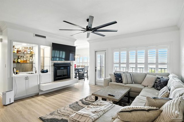 80 Baybridge Dr B, Gulf Breeze, FL 32561