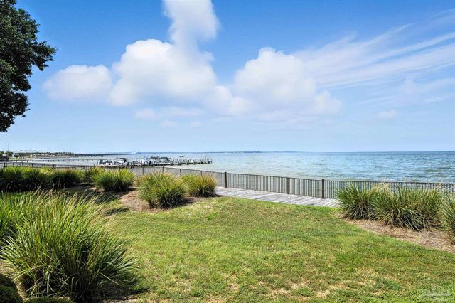 80 Baybridge Dr B, Gulf Breeze, FL 32561