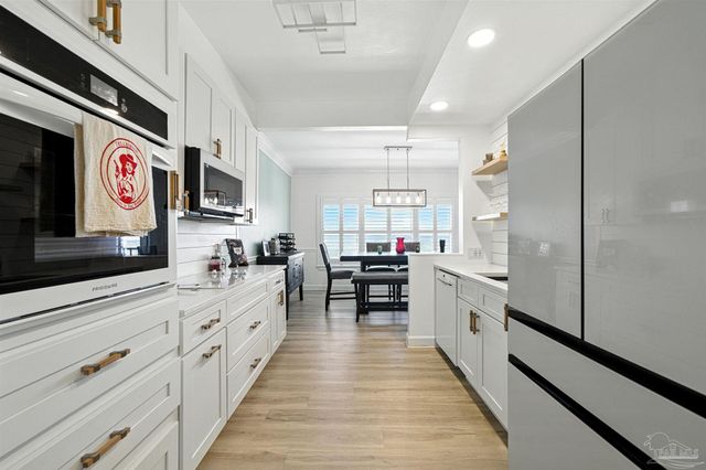 80 Baybridge Dr B, Gulf Breeze, FL 32561