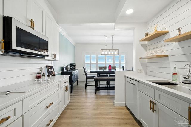 80 Baybridge Dr B, Gulf Breeze, FL 32561