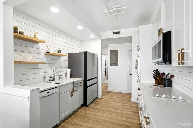 80 Baybridge Dr B, Gulf Breeze, FL 32561