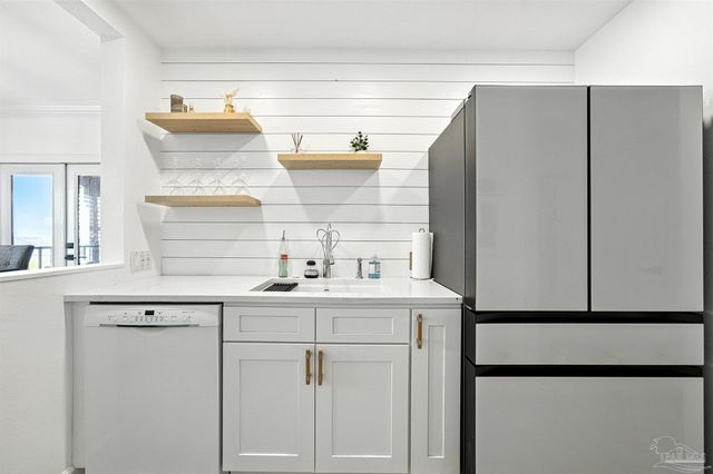 80 Baybridge Dr B, Gulf Breeze, FL 32561