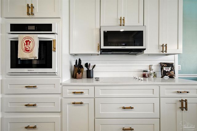 80 Baybridge Dr B, Gulf Breeze, FL 32561