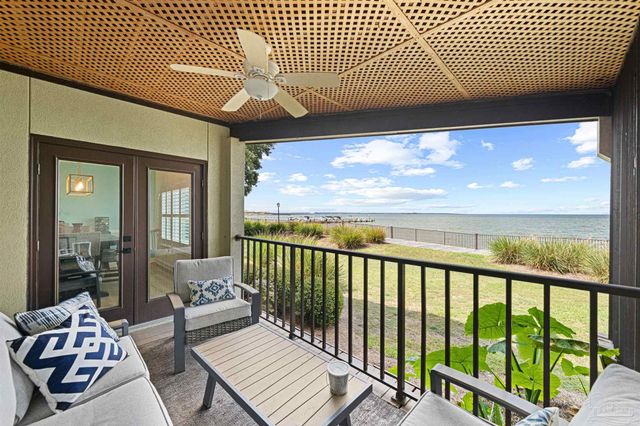80 Baybridge Dr B, Gulf Breeze, FL 32561