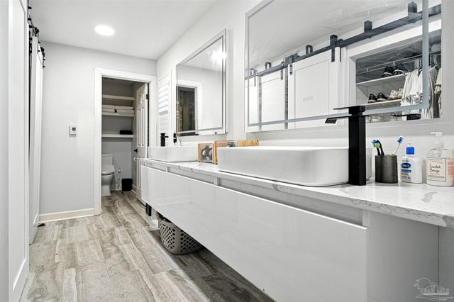 80 Baybridge Dr B, Gulf Breeze, FL 32561