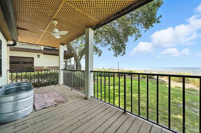 80 Baybridge Dr B, Gulf Breeze, FL 32561