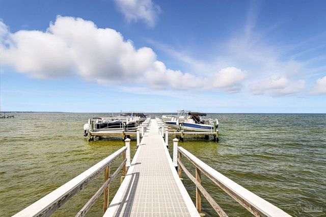 80 Baybridge Dr B, Gulf Breeze, FL 32561