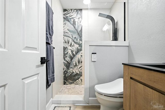 80 Baybridge Dr B, Gulf Breeze, FL 32561