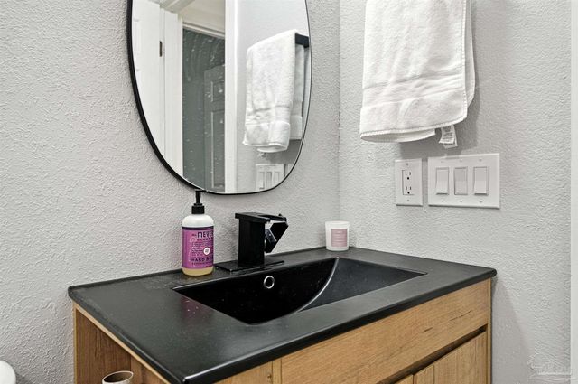 80 Baybridge Dr B, Gulf Breeze, FL 32561