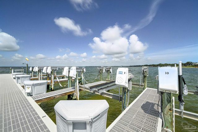 80 Baybridge Dr B, Gulf Breeze, FL 32561