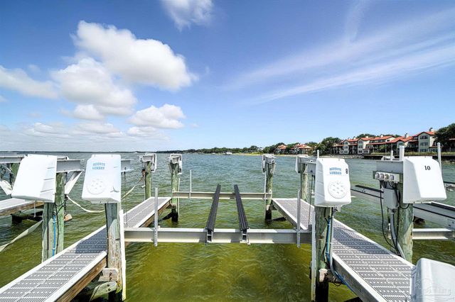 80 Baybridge Dr B, Gulf Breeze, FL 32561