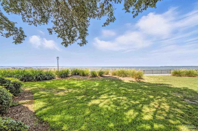 80 Baybridge Dr B, Gulf Breeze, FL 32561