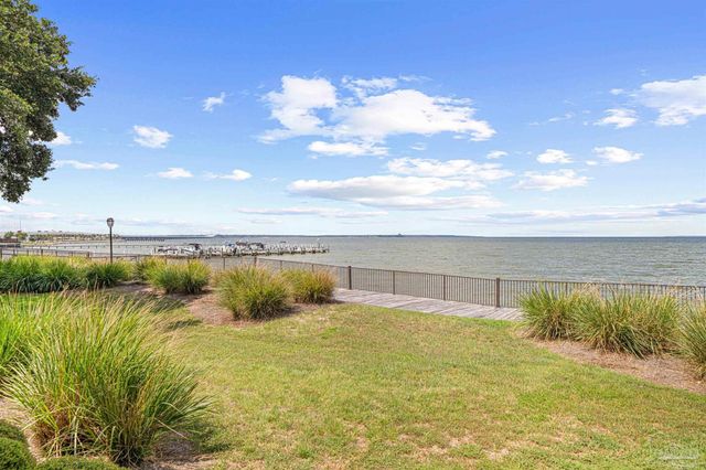 80 Baybridge Dr B, Gulf Breeze, FL 32561