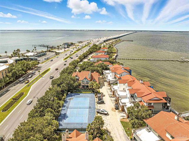 80 Baybridge Dr B, Gulf Breeze, FL 32561