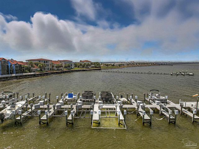 80 Baybridge Dr B, Gulf Breeze, FL 32561