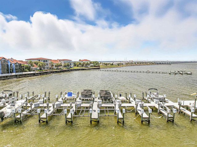 80 Baybridge Dr B, Gulf Breeze, FL 32561