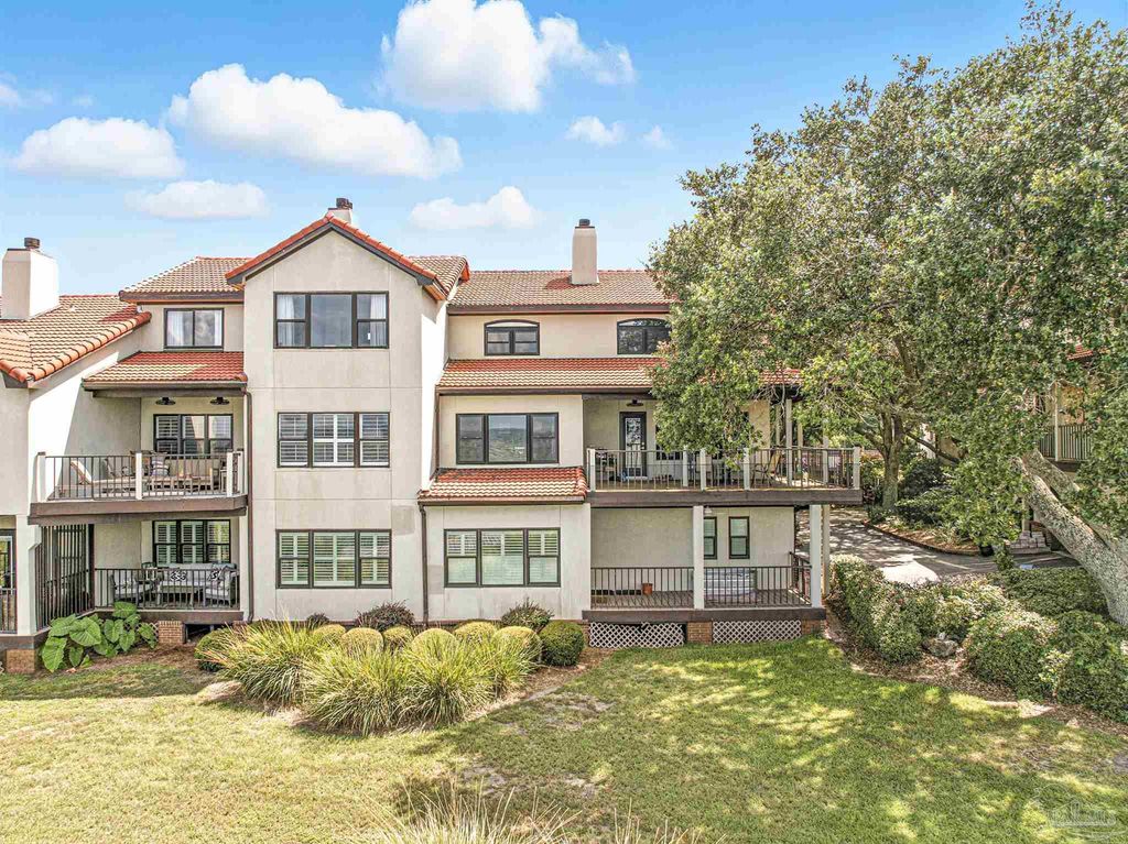 80 Baybridge Dr B, Gulf Breeze, FL 32561