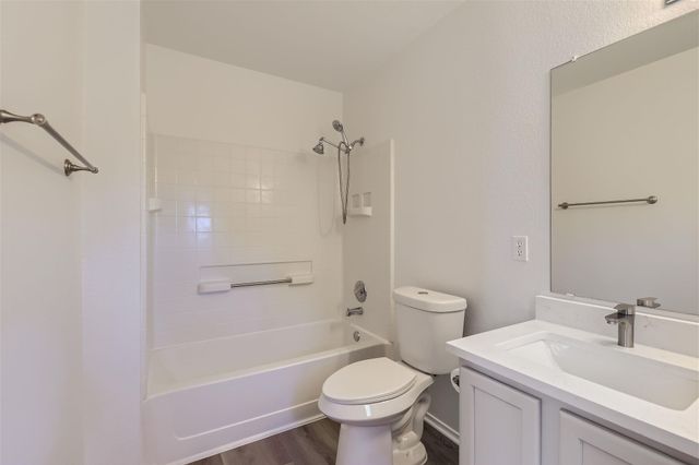 131 Hilldale CT, Kyle, TX 78640