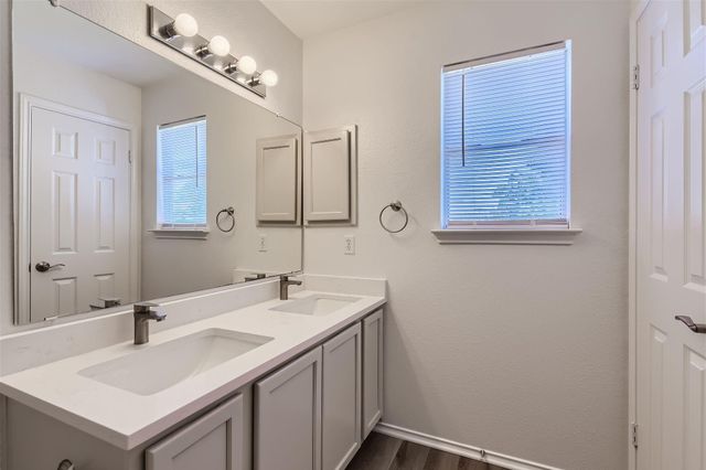 131 Hilldale CT, Kyle, TX 78640