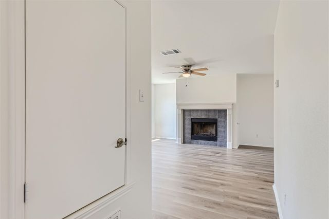 131 Hilldale CT, Kyle, TX 78640