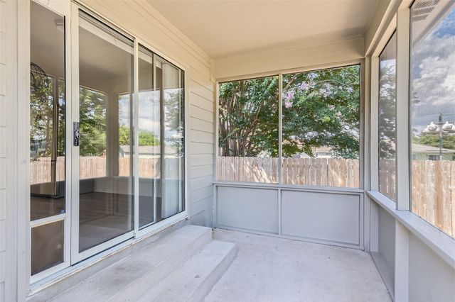 131 Hilldale CT, Kyle, TX 78640