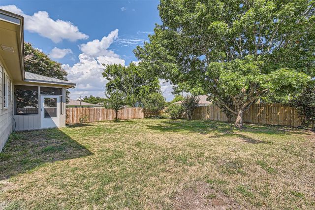 131 Hilldale CT, Kyle, TX 78640